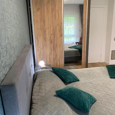 Park Apartment *